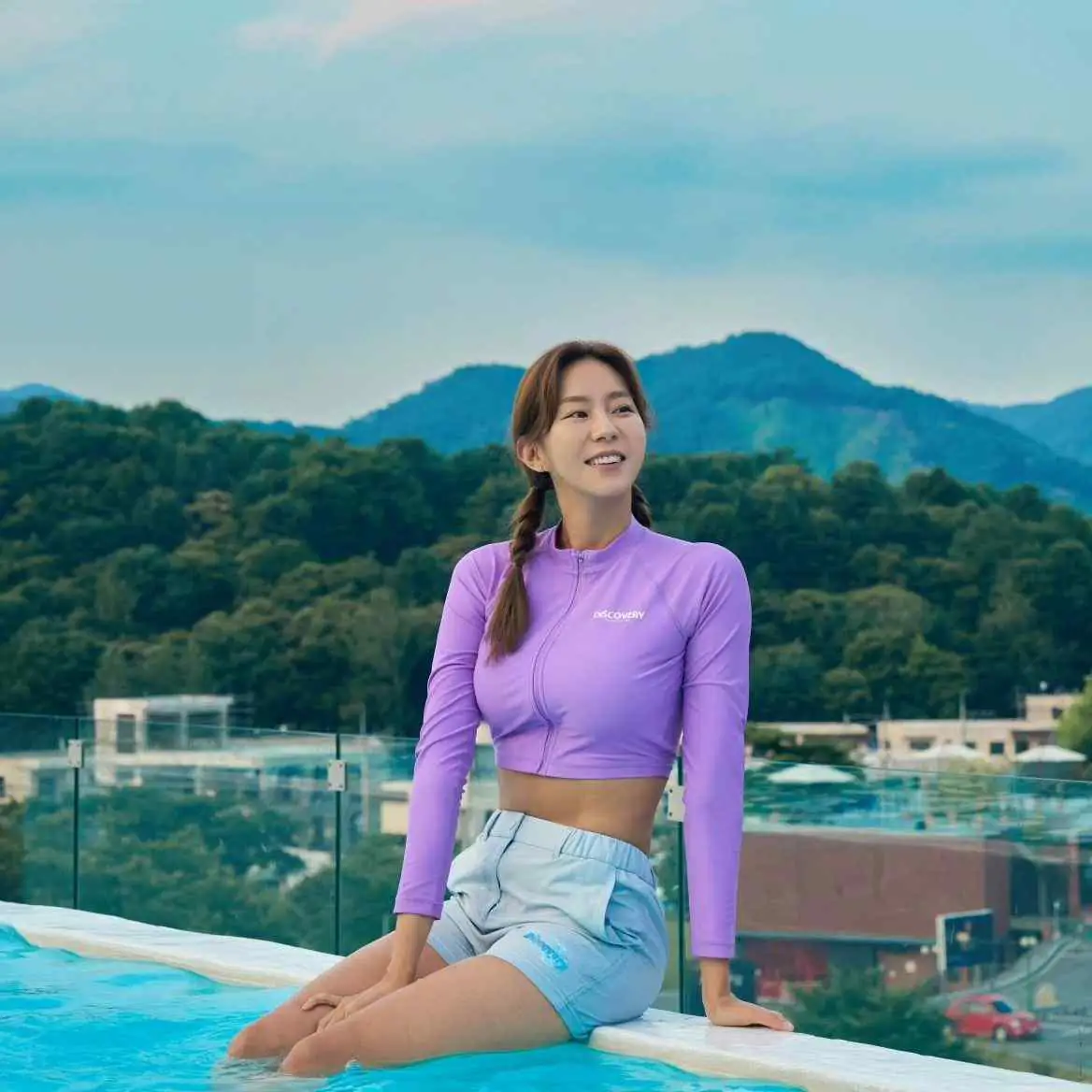 Uee - uee-hot-5.webp